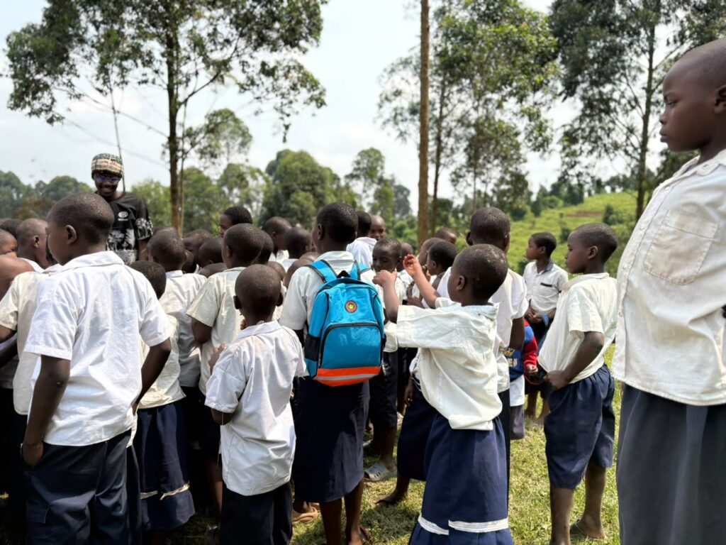 fade asbl enfant allant à l'écolde